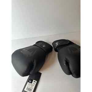 Venum Classic Kids Boxing Gloves - Unisex - Black - 8 oz